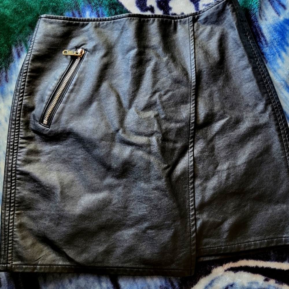 Black leather skirt M